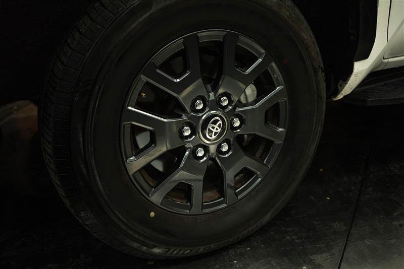Used 2025 Toyota 4Runner SR5 AWD/4WD image 3