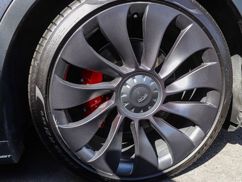 Used 2022 Tesla Model Y Performance image 17