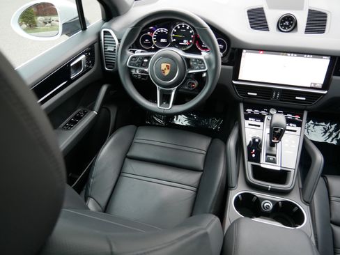 Used 2021 Porsche Cayenne E-Hybrid image 9
