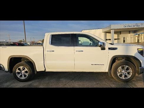 Used 2024 GMC Sierra 1500 SLT AWD/4WD image 3