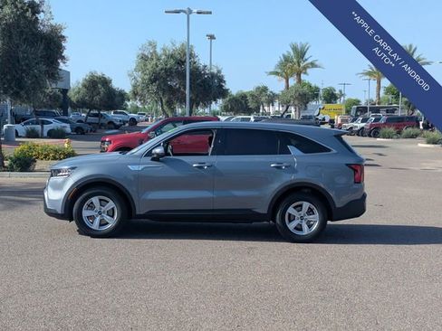 Used 2023 Kia Sorento LX FWD image 3