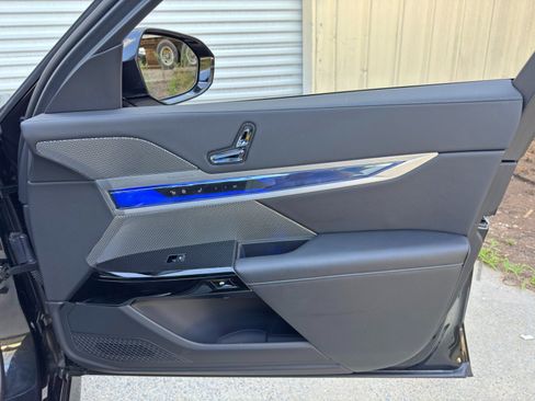 Used 2023 BMW 740i w/ Executive Package RWD image 58
