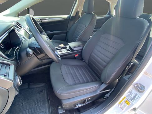 Used 2020 Ford Fusion SE AWD/4WD image 9