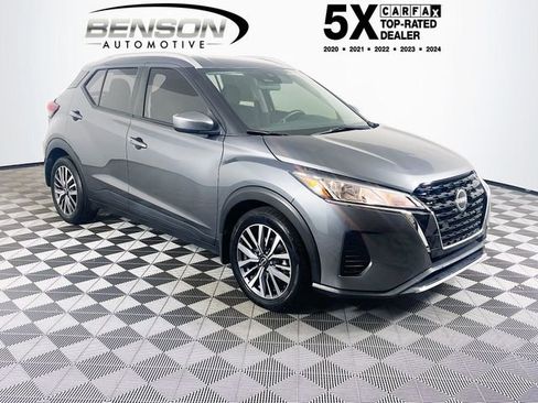 Used 2023 Nissan Kicks SV image 1