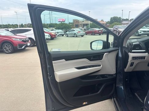 Certified 2026 Honda Odyssey Touring image 9