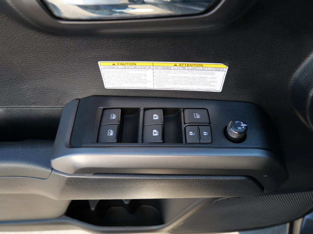 Certified 2020 Toyota Tacoma TRD Off-Road AWD/4WD image 18
