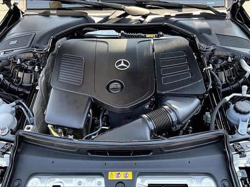 Used 2025 Mercedes-Benz C 300 4MATIC Sedan image 9