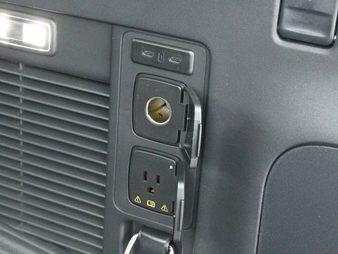 New 2025 Ford Expedition Active image 31