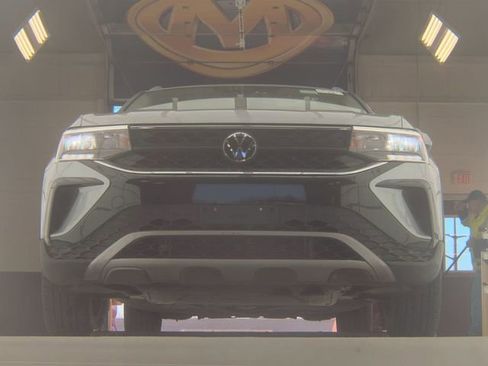 Used 2023 Volkswagen Taos SE image 6