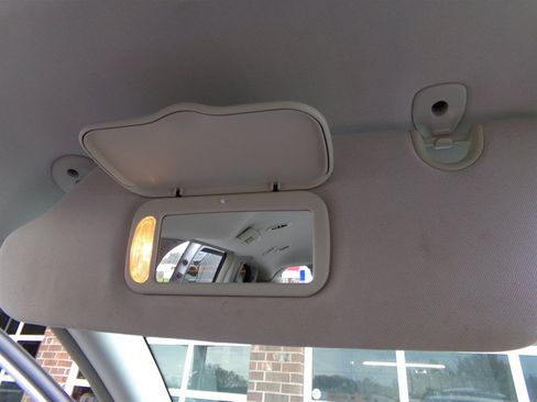 Used 2008 Chrysler Town & Country Touring FWD image 39