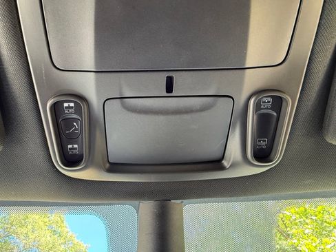 Used 2025 Chrysler Pacifica Limited FWD image 34