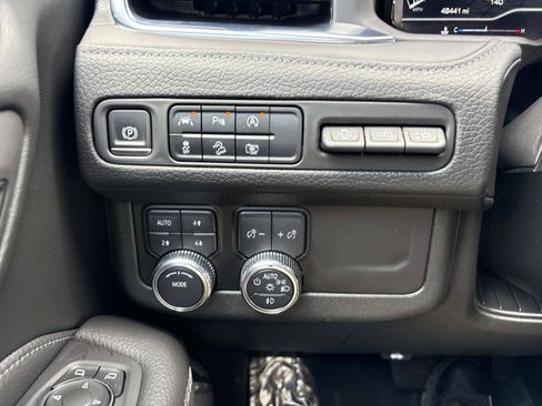Used 2023 GMC Yukon XL Denali AWD/4WD image 21