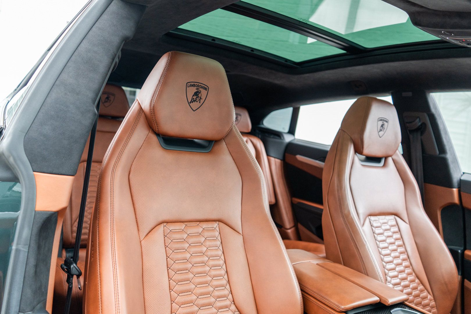 Used 2022 Lamborghini Urus AWD/4WD image 36