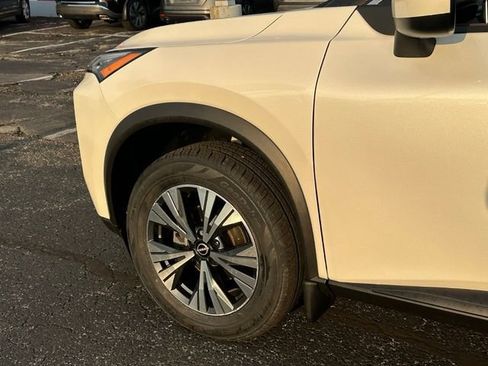 Used 2023 Nissan Rogue SV w/ SV Premium B Package AWD/4WD image 7