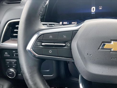 Used 2025 Chevrolet Suburban Premier image 24