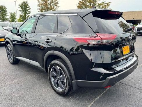 Certified 2026 Nissan Rogue SV FWD image 5