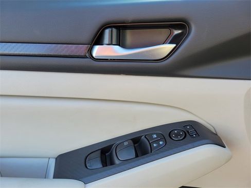 New 2025 Nissan Altima 2.5 SV image 23