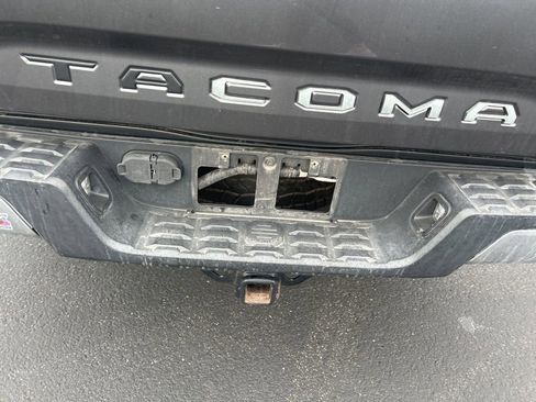 Used 2018 Toyota Tacoma SR5 image 17