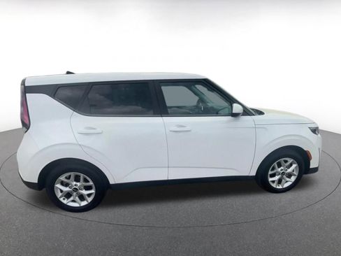 Used 2025 Kia Soul LX w/ LX Technology Package image 16