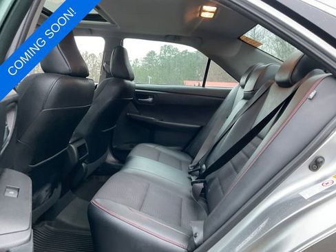Used 2017 Toyota Camry SE w/ Moonroof Package image 4