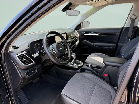Used 2024 Kia Seltos S AWD/4WD image 4