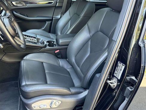 Used 2024 Porsche Macan image 5