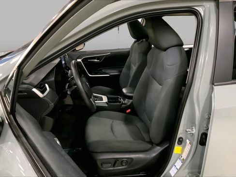 Used 2021 Toyota RAV4 XLE w/ Convenience Package AWD/4WD image 8