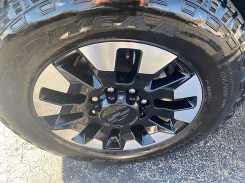 Used 2020 Chevrolet Silverado 2500 Custom w/ Custom Value Package image 38