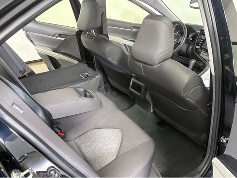 Used 2018 Toyota Camry LE image 37