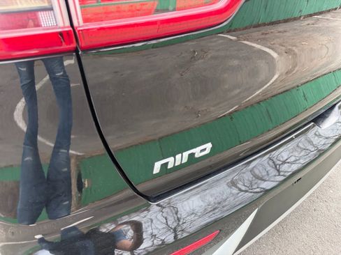 Used 2019 Kia Niro EX image 12