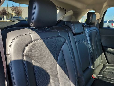 Used 2022 Lincoln Nautilus Reserve image 32