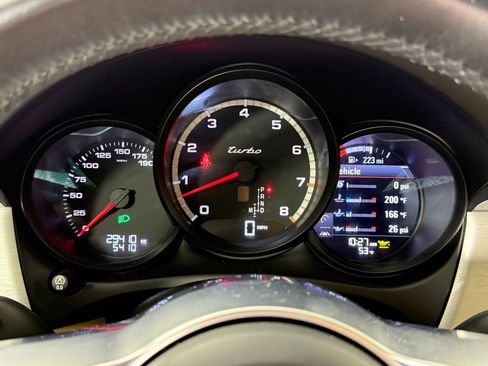 Used 2018 Porsche Macan Turbo image 25