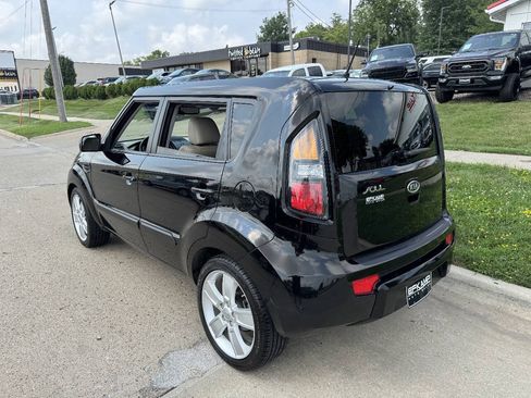 Used 2011 Kia Soul ! FWD image 3