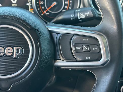 Used 2023 Jeep Gladiator Overland AWD/4WD image 16
