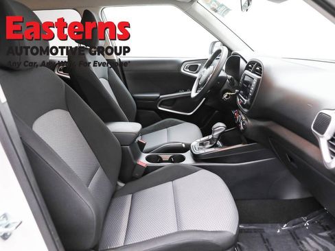 Used 2025 Kia Soul LX w/ LX Technology Package image 23