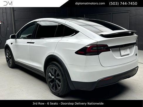Used 2024 Tesla Model X Plaid image 4