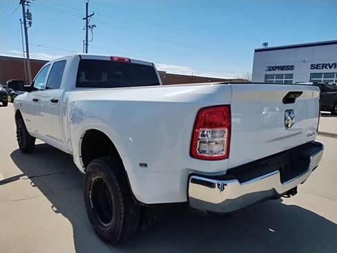 Used 2022 RAM 3500 Tradesman w/ Chrome Appearance Group AWD/4WD image 8