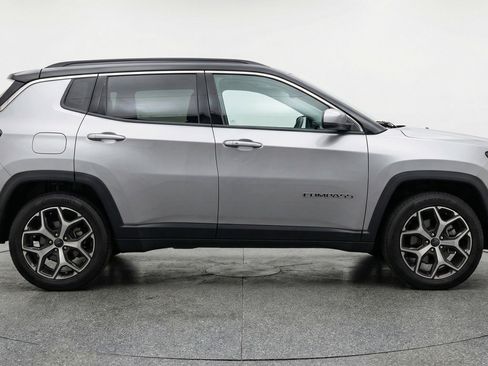 Used 2025 Jeep Compass Limited image 11