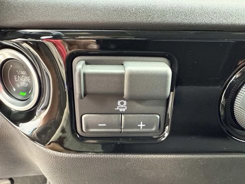 Used 2024 Chevrolet Silverado 2500 LT image 33