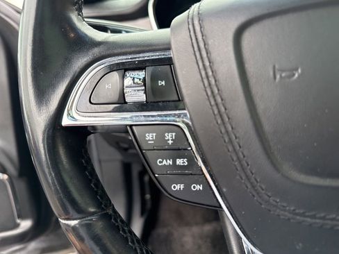 Used 2017 Lincoln Continental Reserve image 12