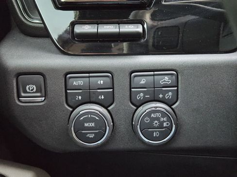 Certified 2025 Chevrolet Silverado 2500 ZR2 w/ Technology Package image 25