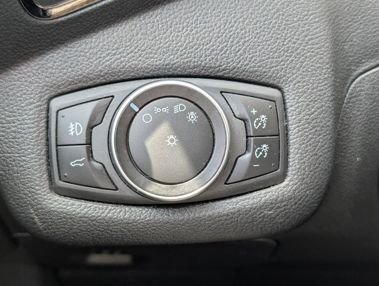 Used 2017 Ford Escape Titanium AWD/4WD image 19