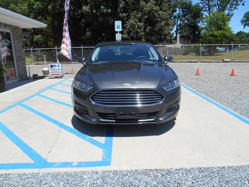 Used 2016 Ford Fusion SE FWD image 16