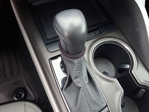 Used 2023 Toyota Camry SE w/ Cold Weather Package image 15