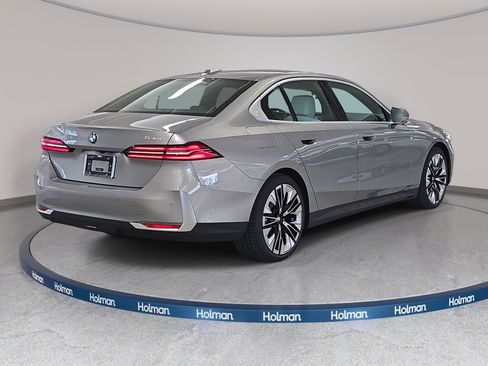 New 2026 BMW 530i RWD image 4