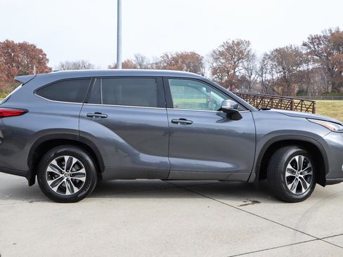 Used 2020 Toyota Highlander XLE image 5