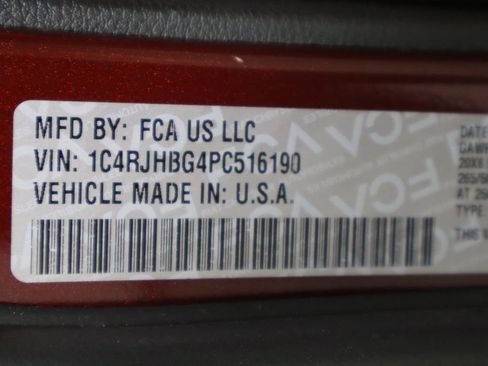 Used 2023 Jeep Grand Cherokee Limited w/ Black Appearance Package image 38