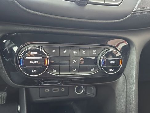 Used 2021 Buick Encore GX Select image 17