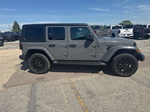 Used 2023 Jeep Wrangler Unlimited Sahara w/ Cold Weather Group AWD/4WD image 5
