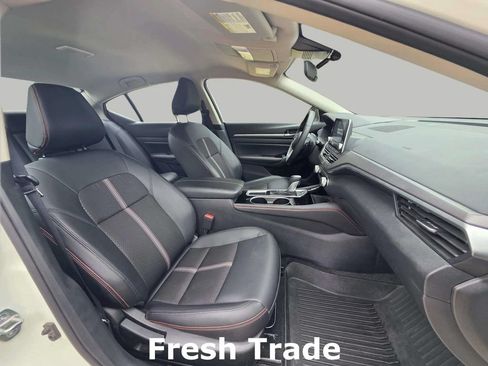 Used 2025 Nissan Altima 2.5 SR FWD image 8